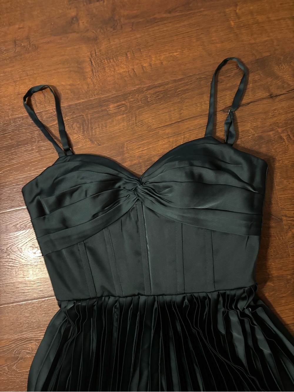 Emerald Green Pleated Spaghetti-Strap Midi Dress - Picture 7 of 9